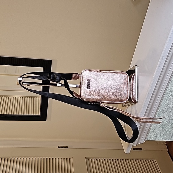 Aimee Kestenberg Handbags - Aimee Kestenberg Rose Gold Phone Crossbody EUC